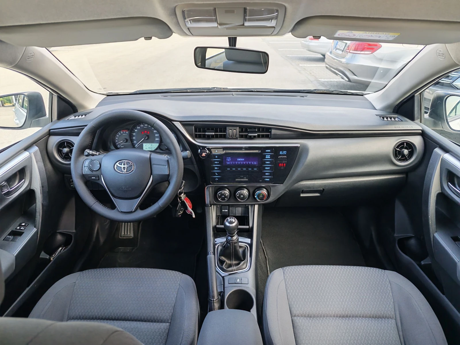 Toyota Corolla 1.4i sedan, ТОП!!!, снимка 12 - Автомобили и джипове - 55126296