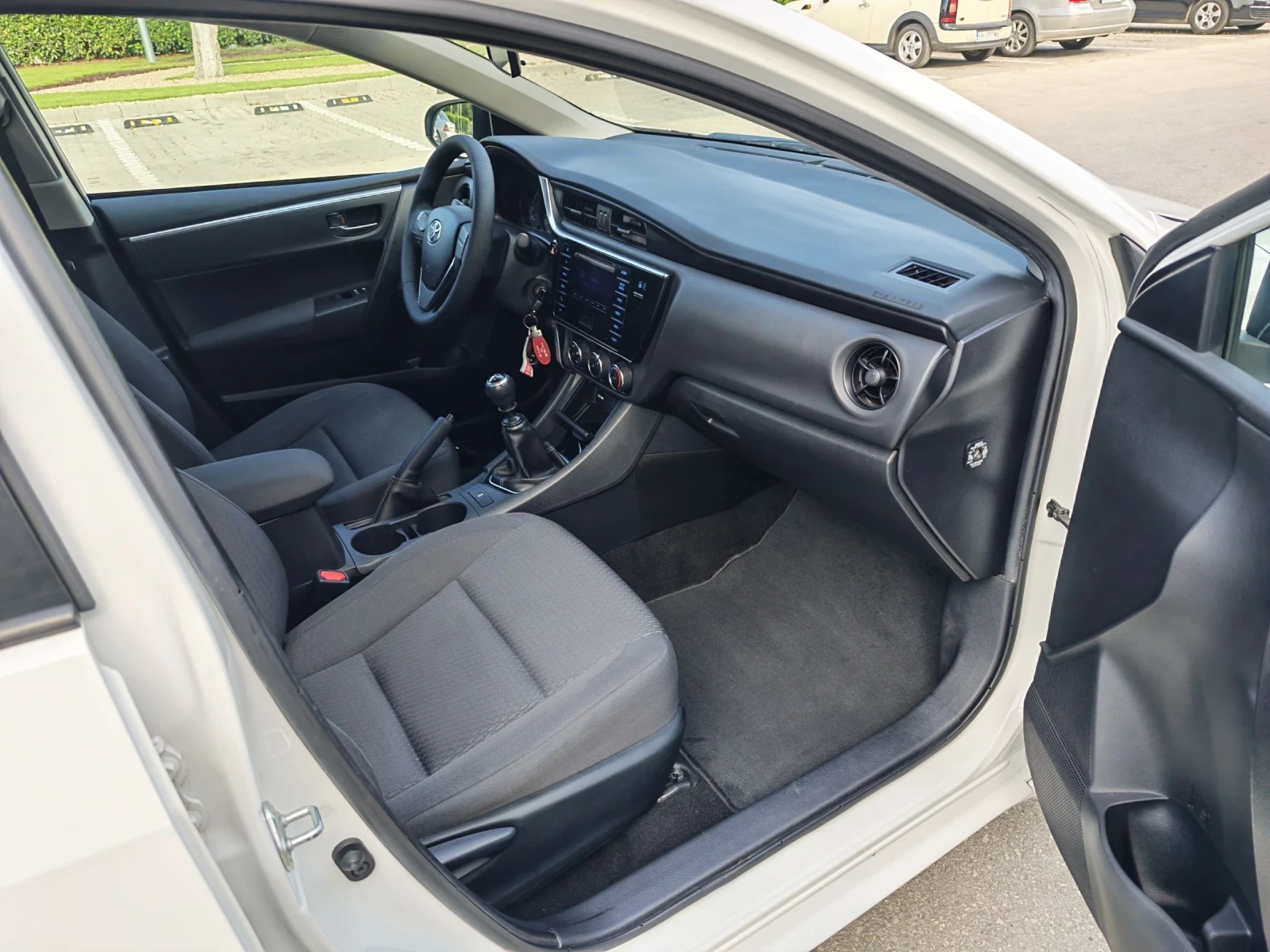 Toyota Corolla 1.4i sedan, ТОП!!!, снимка 10 - Автомобили и джипове - 55126296