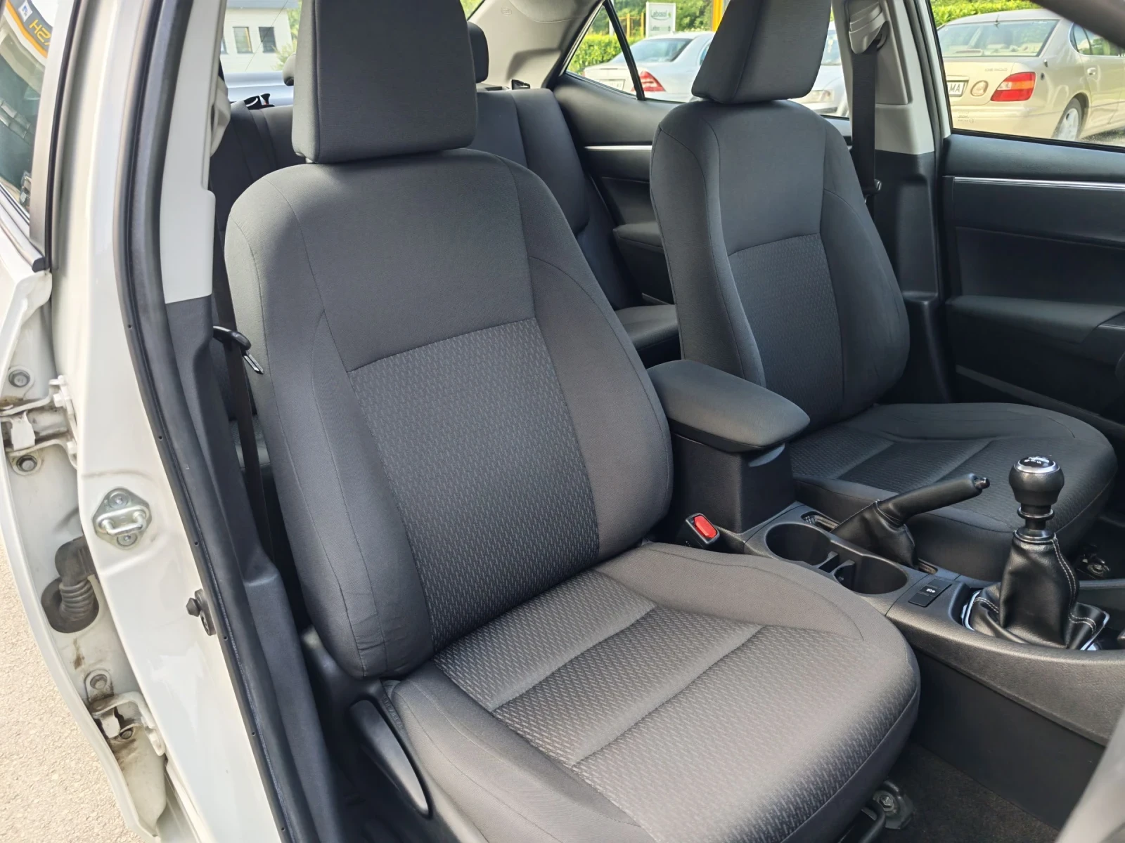 Toyota Corolla 1.4i sedan, ТОП!!!, снимка 14 - Автомобили и джипове - 55126296