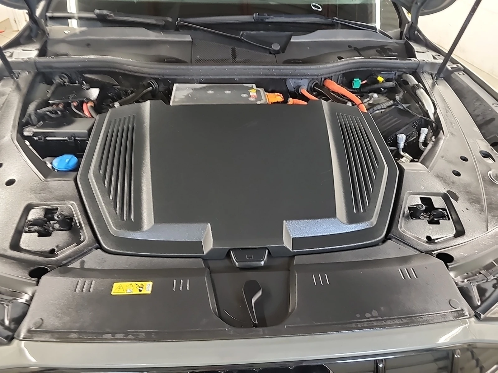 Audi E-Tron, снимка 14 - Автомобили и джипове - 55394551