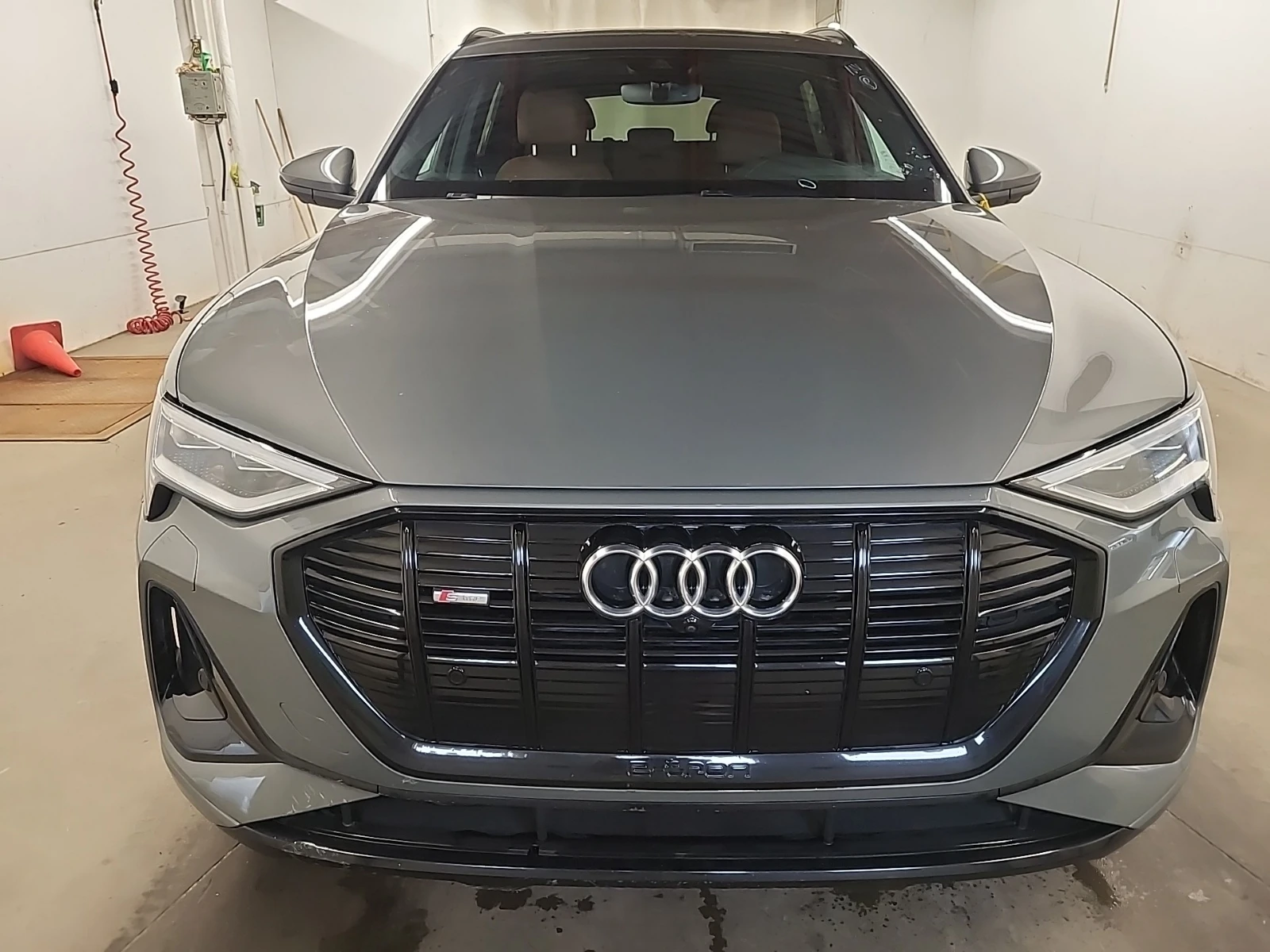 Audi E-Tron, снимка 2 - Автомобили и джипове - 55394551