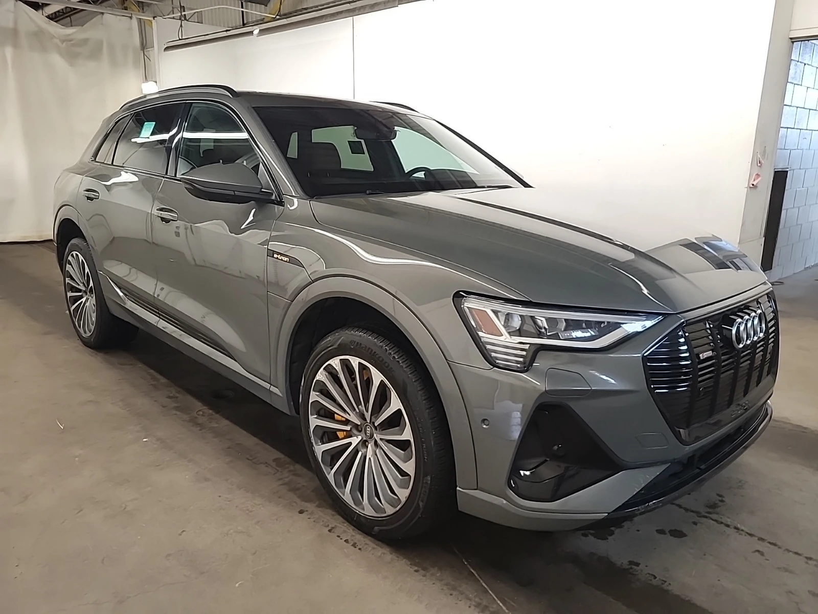 Audi E-Tron, снимка 3 - Автомобили и джипове - 55394551