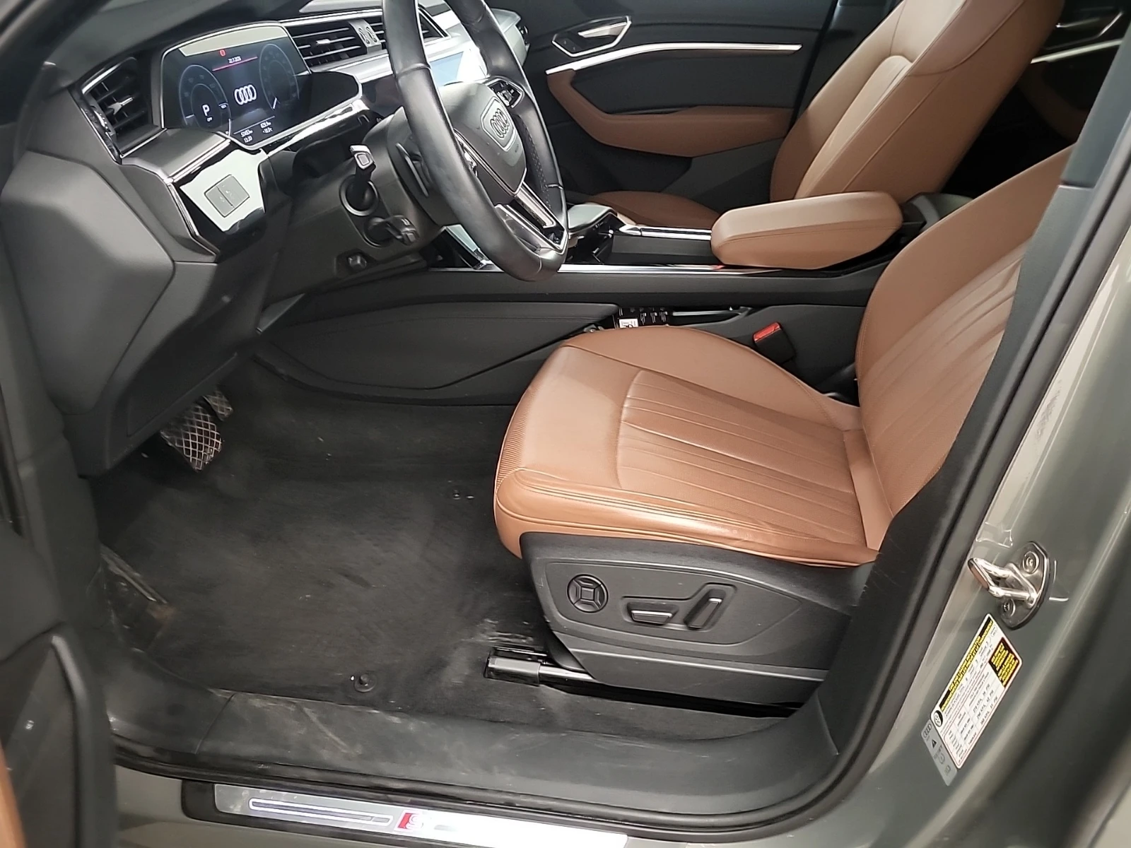 Audi E-Tron, снимка 7 - Автомобили и джипове - 55394551