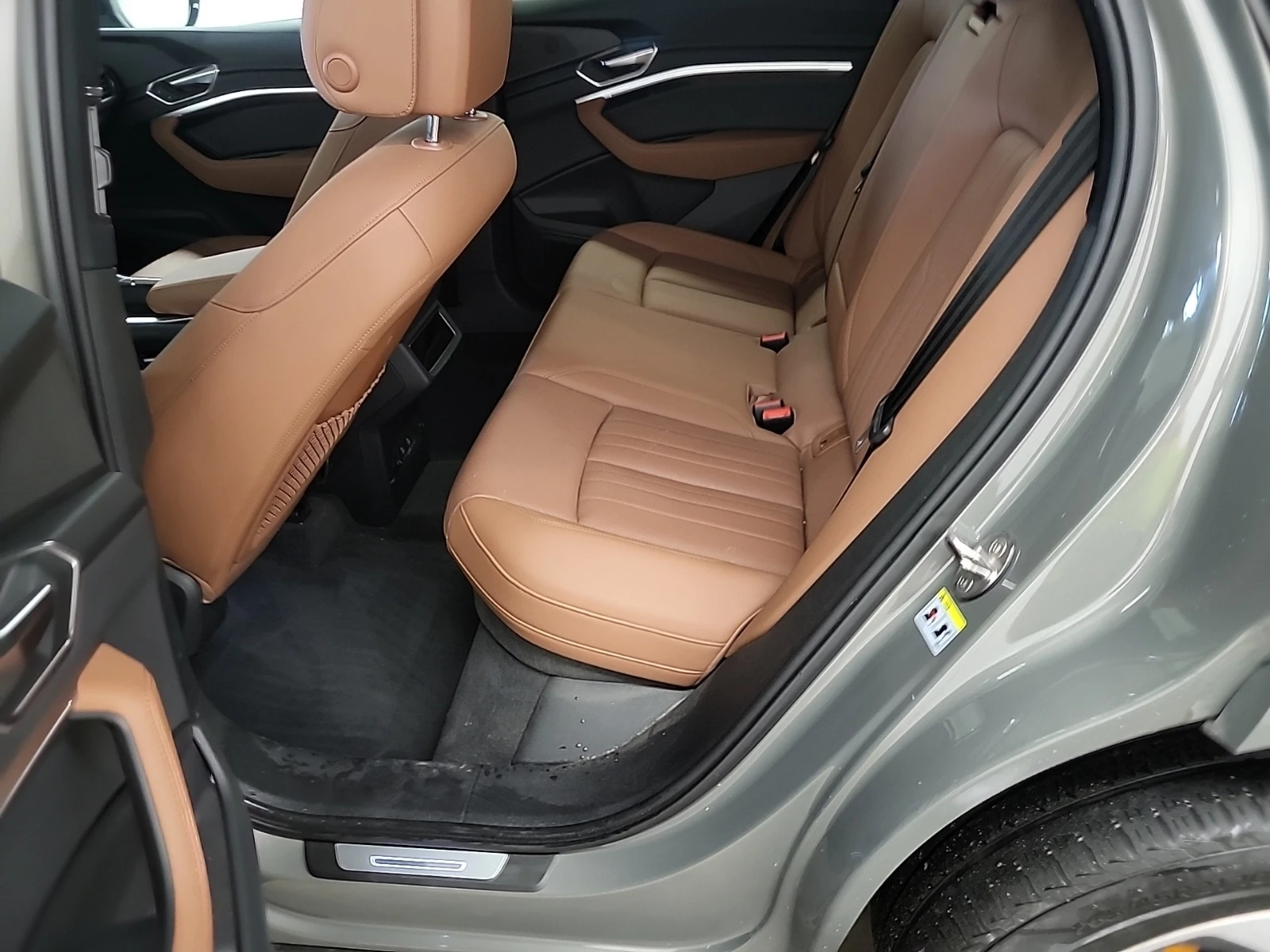 Audi E-Tron, снимка 13 - Автомобили и джипове - 55394551
