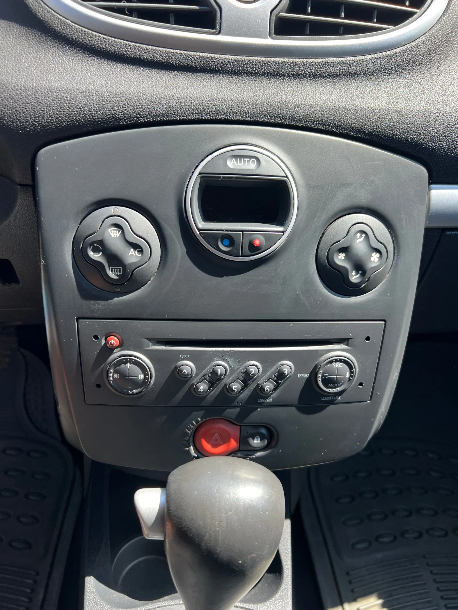 Renault Clio, снимка 6 - Автомобили и джипове - 55940289