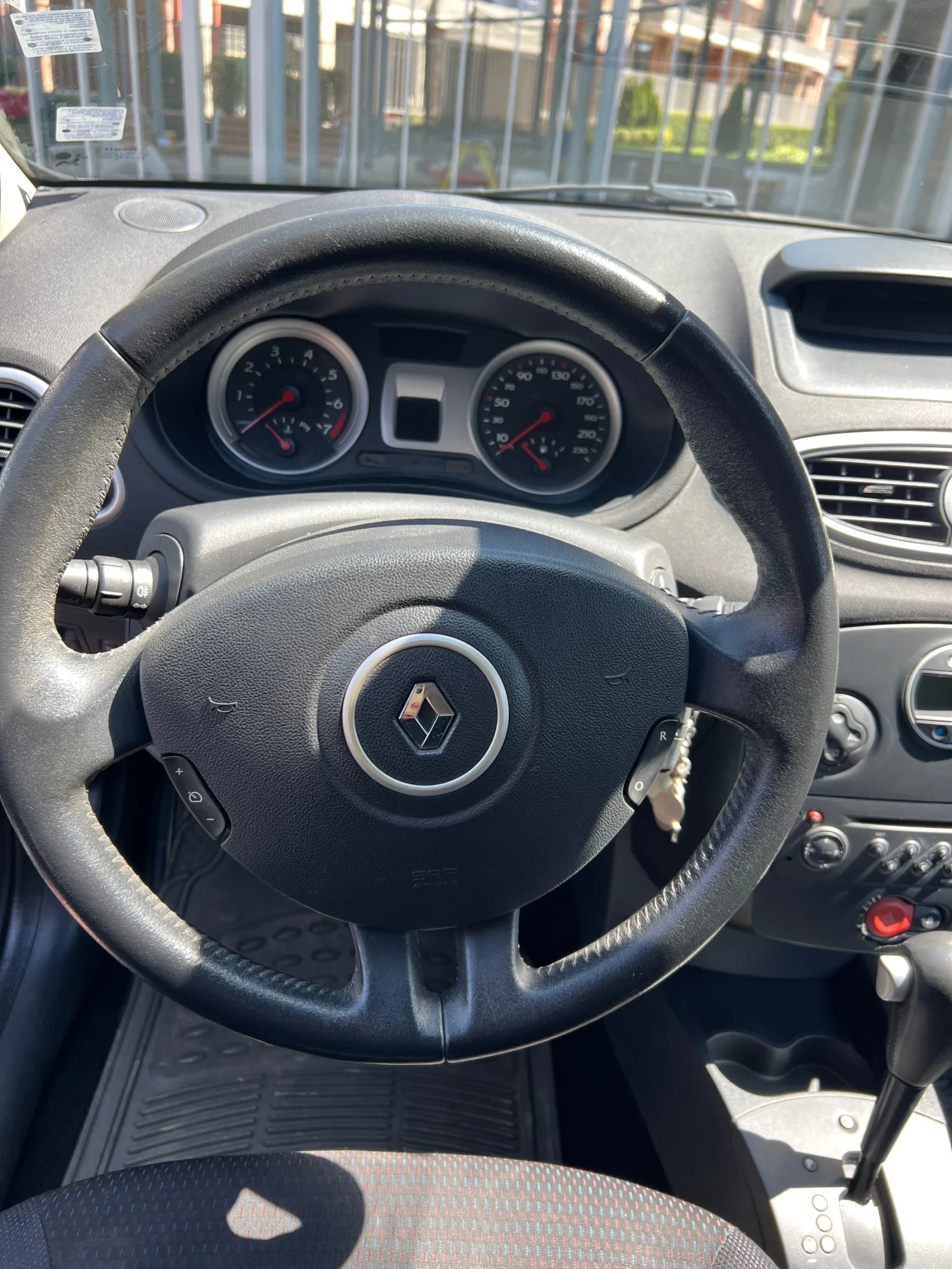 Renault Clio, снимка 7 - Автомобили и джипове - 55940289