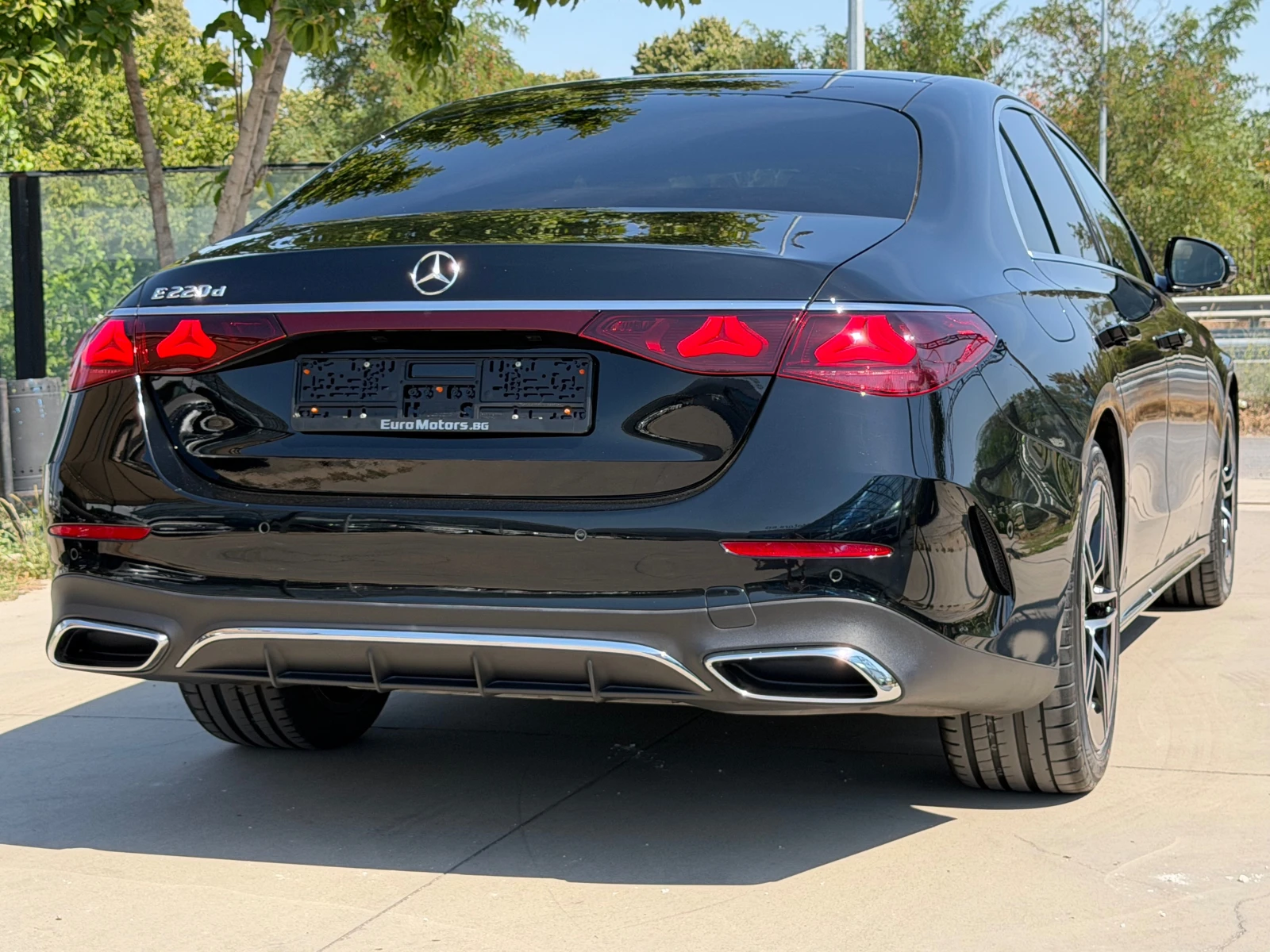 Mercedes-Benz E 220 d, 9G, AMG LINE, DIGITAL LIGHT, KEY-GO, снимка 5 - Автомобили и джипове - 56021867