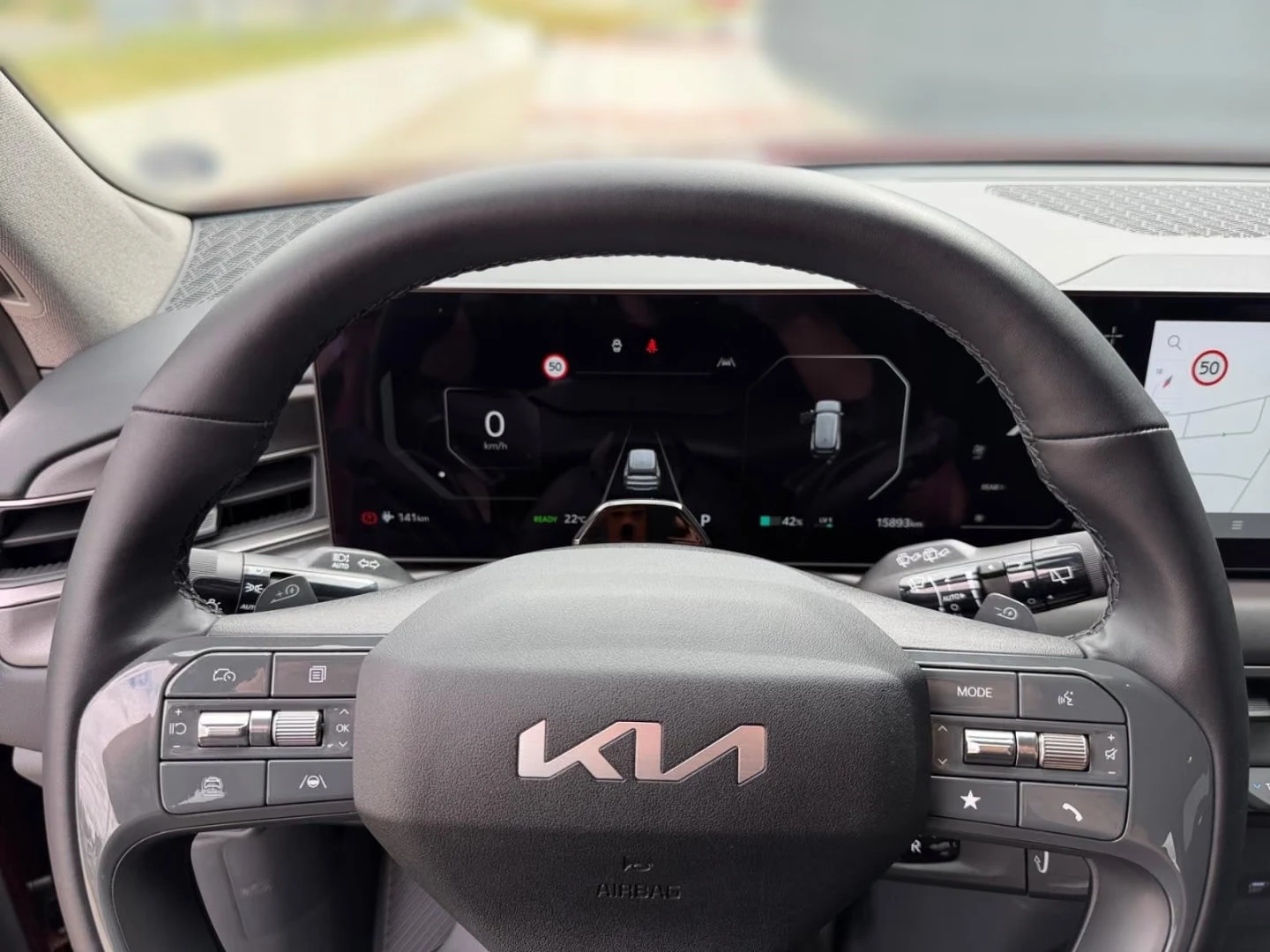 Kia EV9 AIR/218HP/7S/CAM/CPLAY/LED/688q, снимка 8 - Автомобили и джипове - 56115740