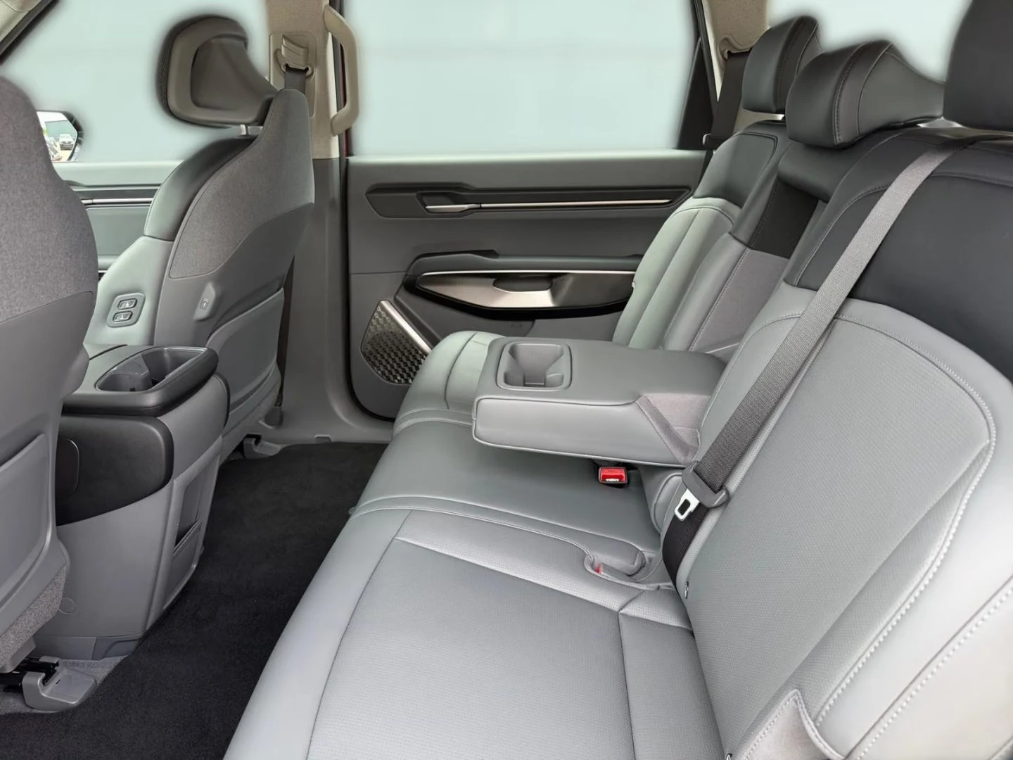 Kia EV9 AIR/218HP/7S/CAM/CPLAY/LED/688q, снимка 11 - Автомобили и джипове - 56115740
