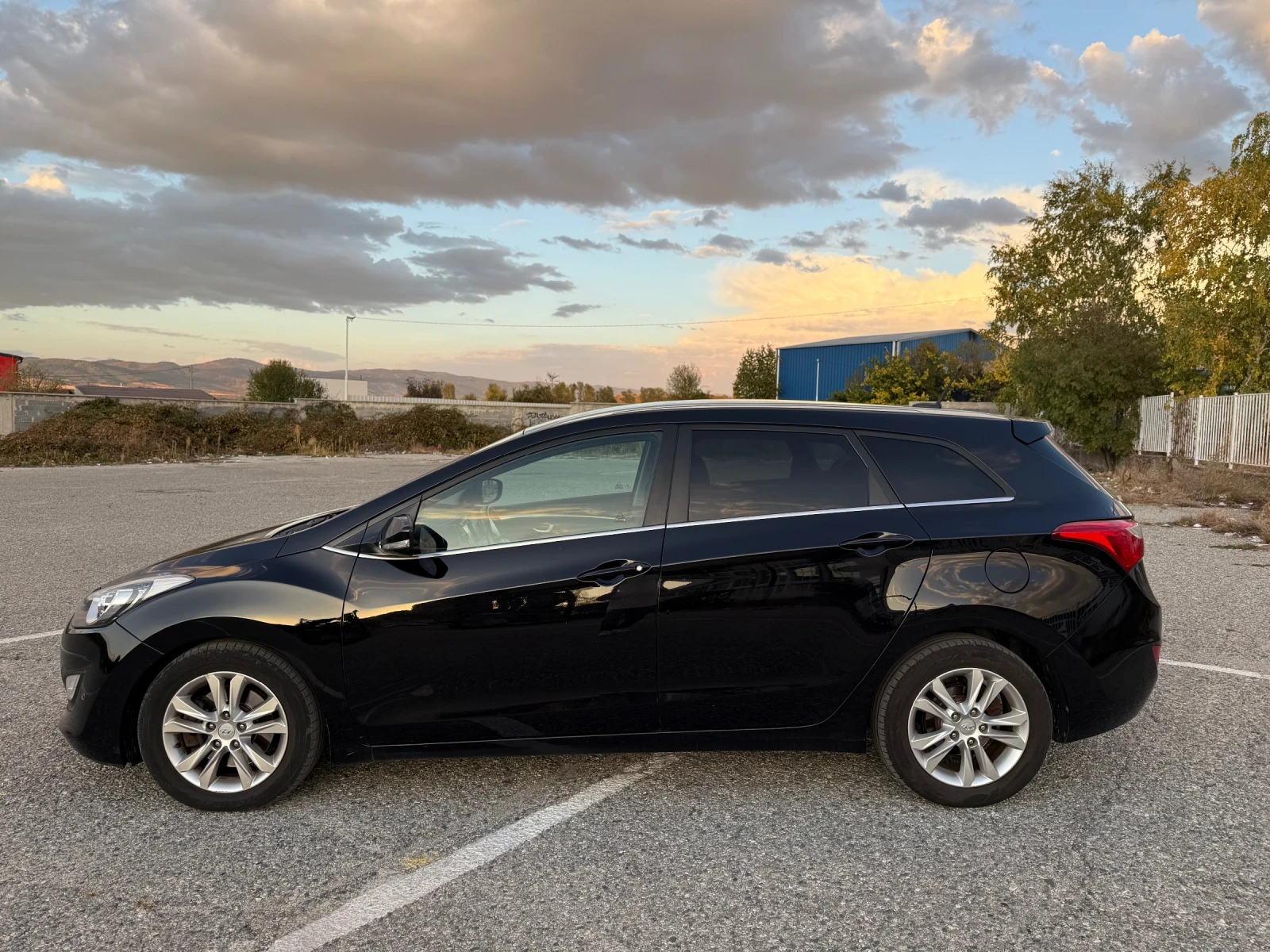 Hyundai I30 1.6 CRDi 128 �.�. ��������� | Mobile.bg � ����������� 2