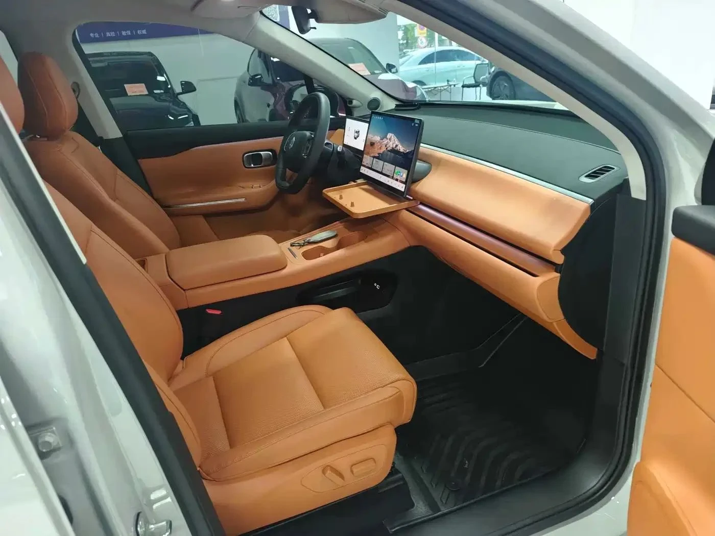 Leapmotor C10, снимка 8 - Автомобили и джипове - 56690010