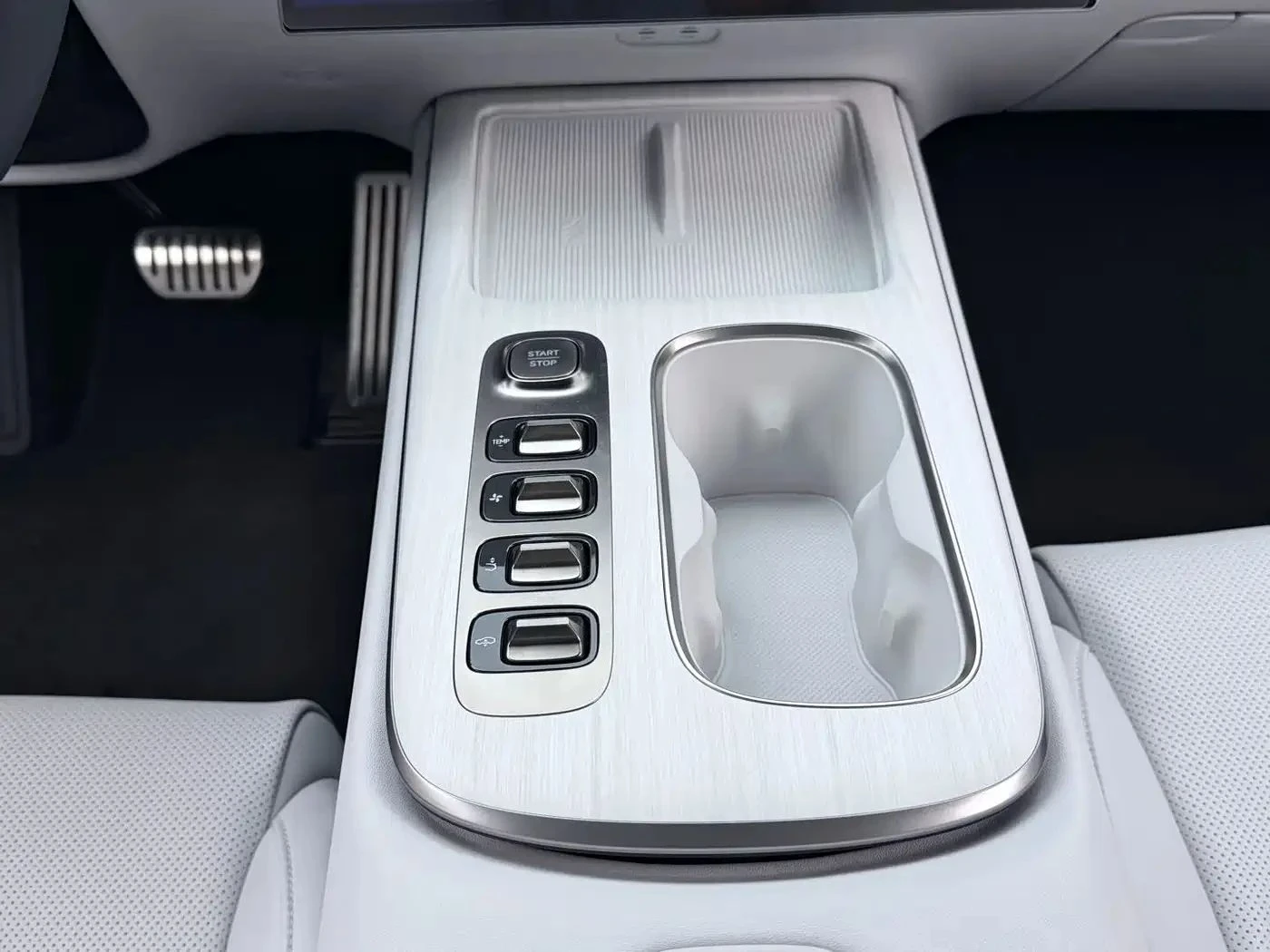 Xiaomi SU7, снимка 10 - Автомобили и джипове - 56711014