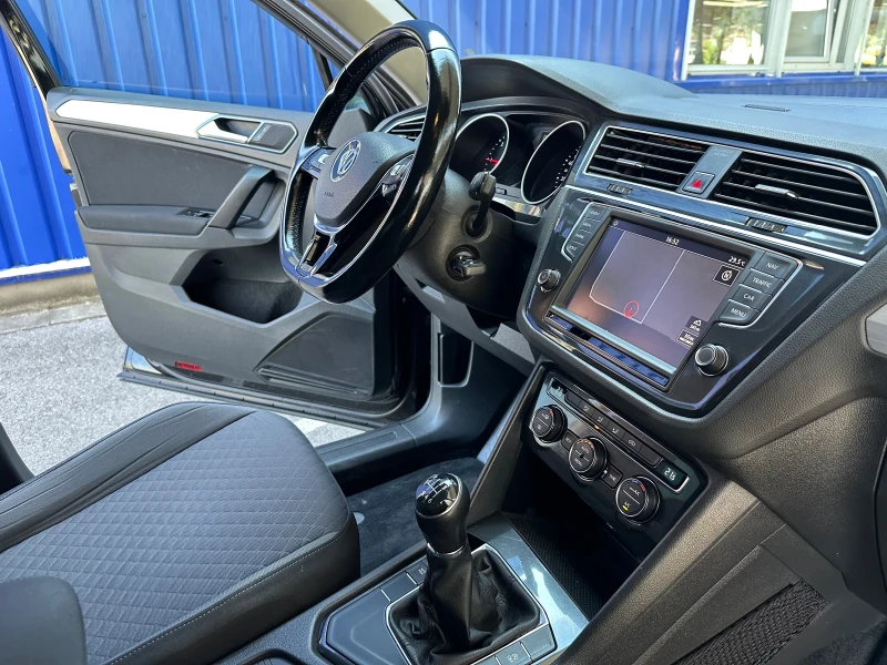 VW Tiguan 1.6TDI, снимка 9 - Автомобили и джипове - 50909573