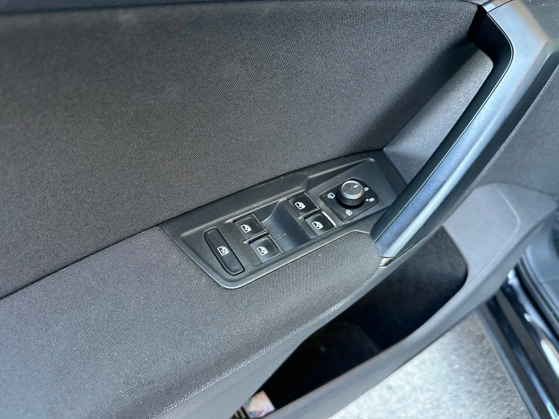 VW Tiguan 1.6TDI, снимка 11 - Автомобили и джипове - 50909573