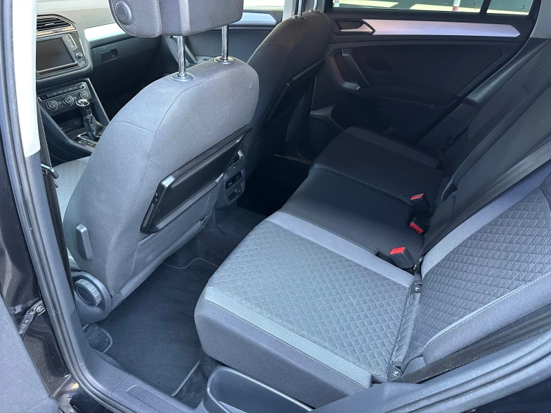 VW Tiguan 1.6TDI, снимка 15 - Автомобили и джипове - 50909573