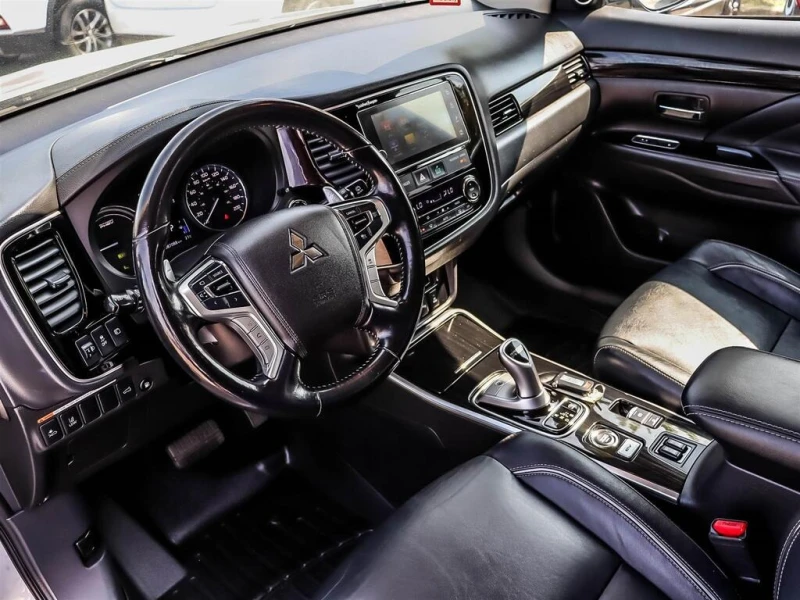 Mitsubishi Outlander PHEV * * CARFAX * * АВТО КРЕДИТ * * , снимка 6 - Автомобили и джипове - 52674626