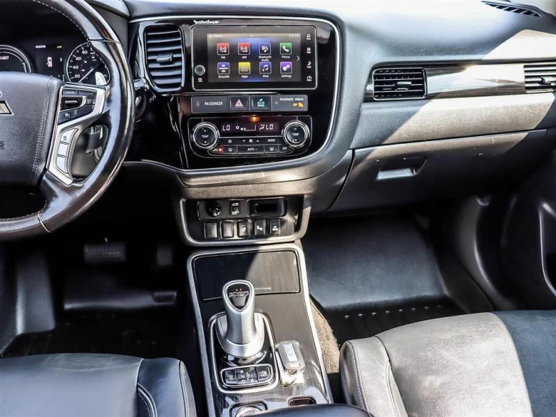 Mitsubishi Outlander PHEV * * CARFAX * * АВТО КРЕДИТ * * , снимка 9 - Автомобили и джипове - 52674626