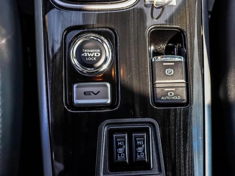 Mitsubishi Outlander PHEV * * CARFAX * * АВТО КРЕДИТ * * , снимка 10 - Автомобили и джипове - 52674626