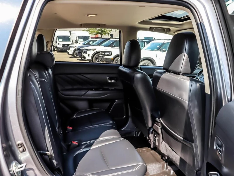 Mitsubishi Outlander PHEV * * CARFAX * * АВТО КРЕДИТ * * , снимка 12 - Автомобили и джипове - 52674626