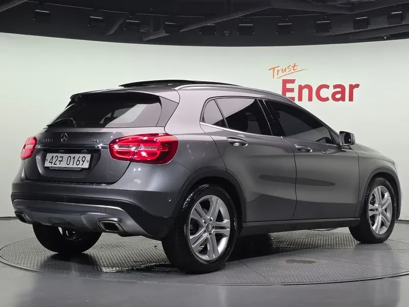 Mercedes-Benz GLA 200 D 4Matic, снимка 2 - Автомобили и джипове - 56093663