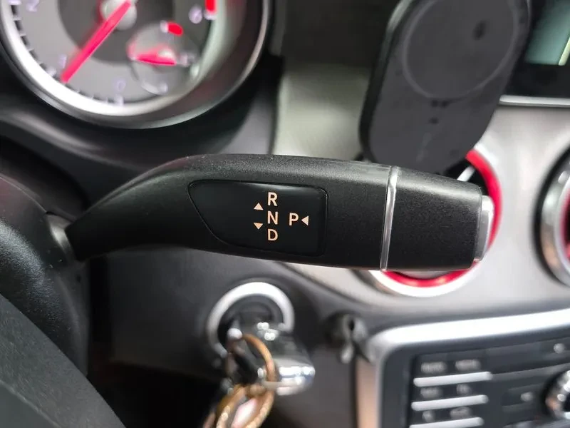 Mercedes-Benz GLA 200 D 4Matic, снимка 9 - Автомобили и джипове - 56093663