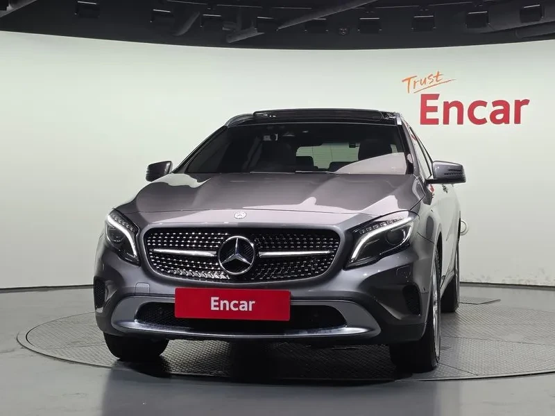 Mercedes-Benz GLA 200 D 4Matic, снимка 3 - Автомобили и джипове - 56093663