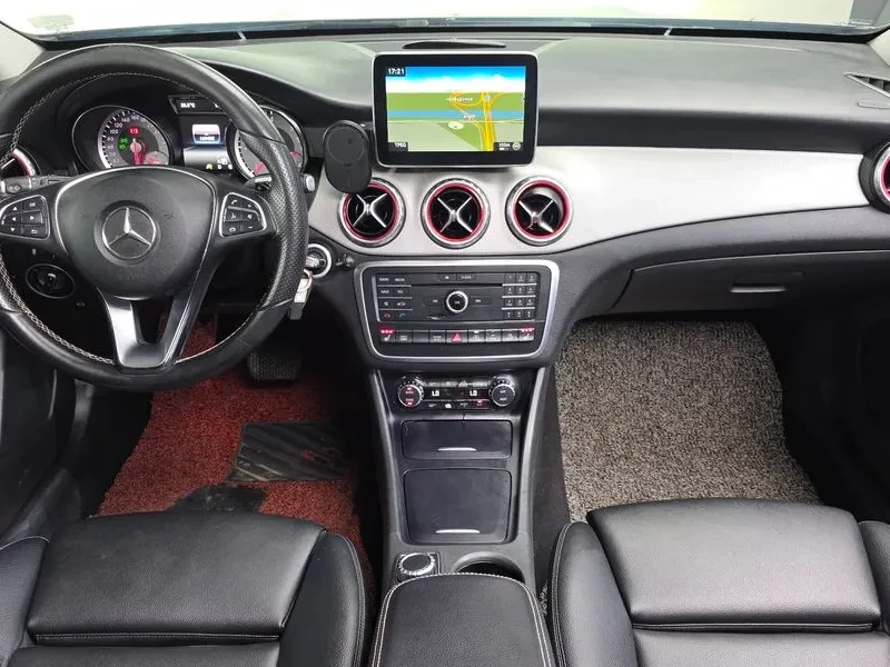 Mercedes-Benz GLA 200 D 4Matic, снимка 7 - Автомобили и джипове - 56093663
