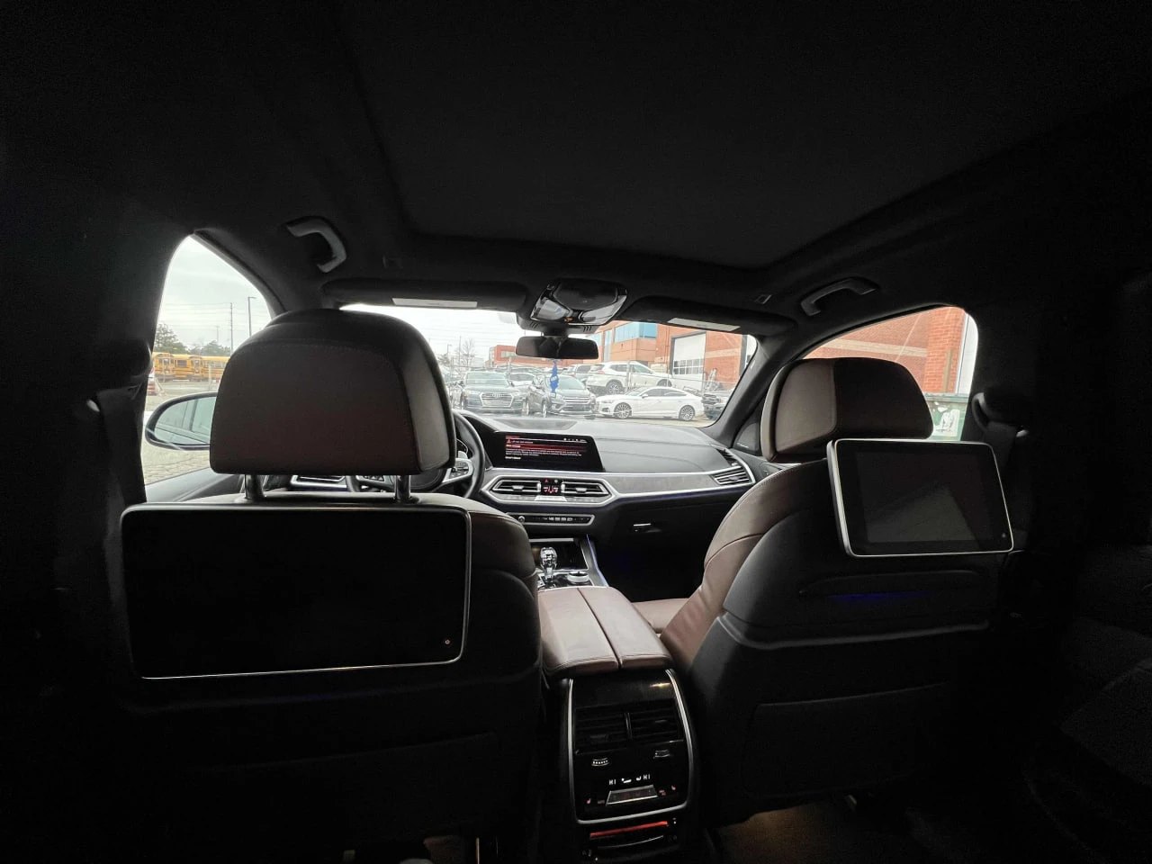 BMW X7 40i* M-pack* Laser* Distr* * * TV* 360*  | Mobile.bg   11