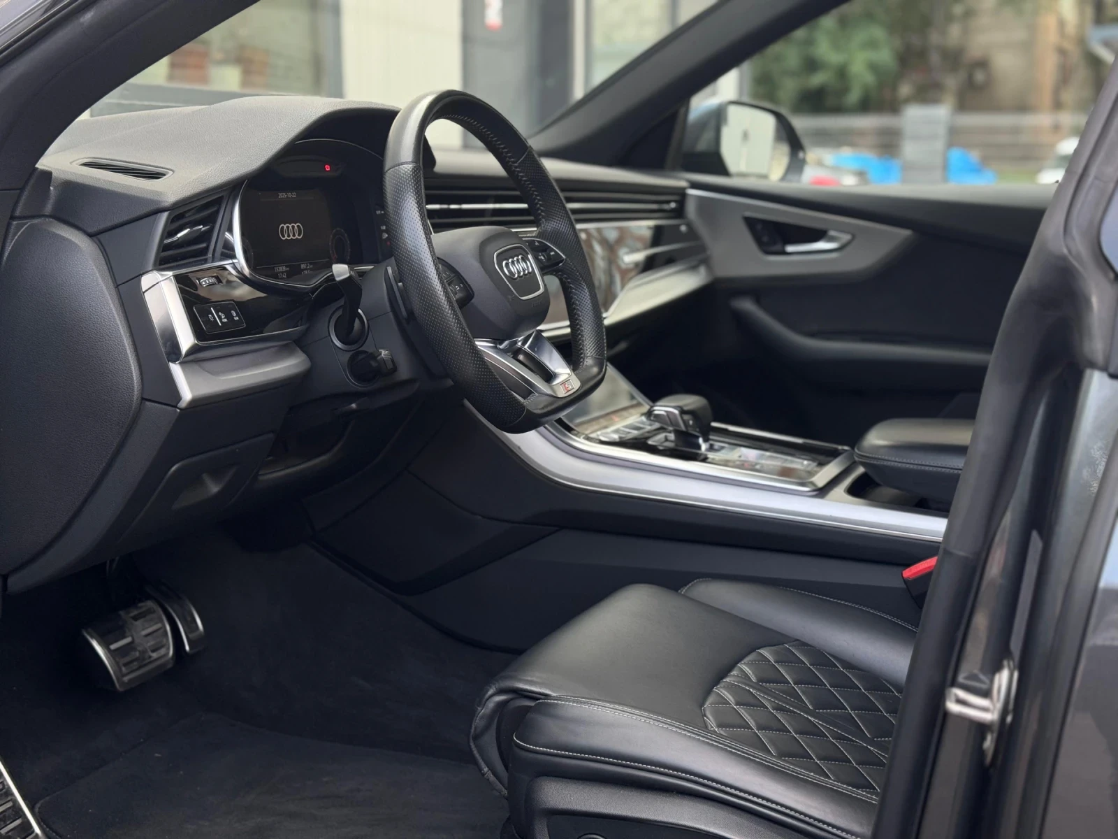 Audi Q8 Shadow-line + Sline, снимка 9 - Автомобили и джипове - 53460277