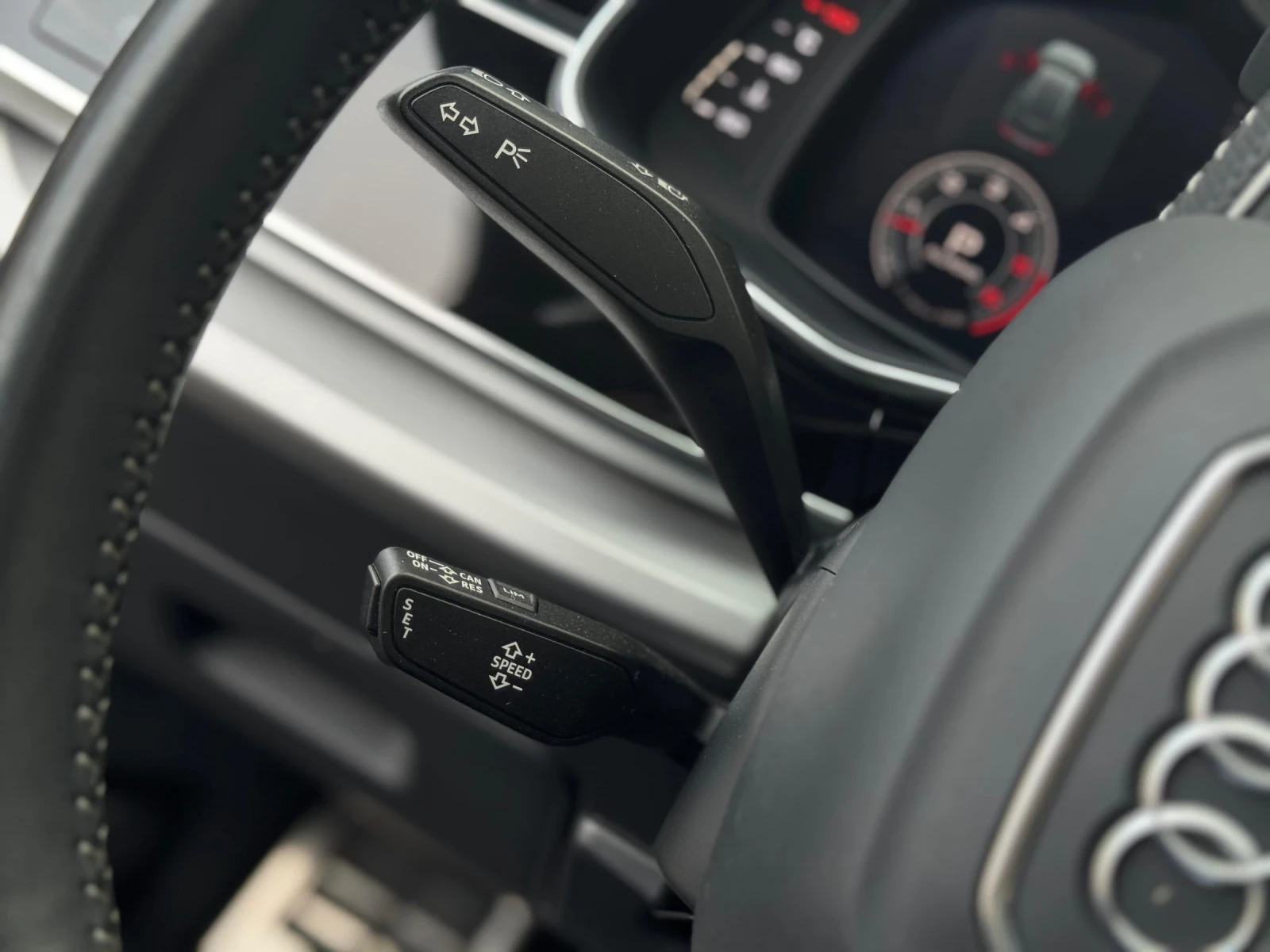 Audi Q8 Shadow-line + Sline, снимка 10 - Автомобили и джипове - 53460277