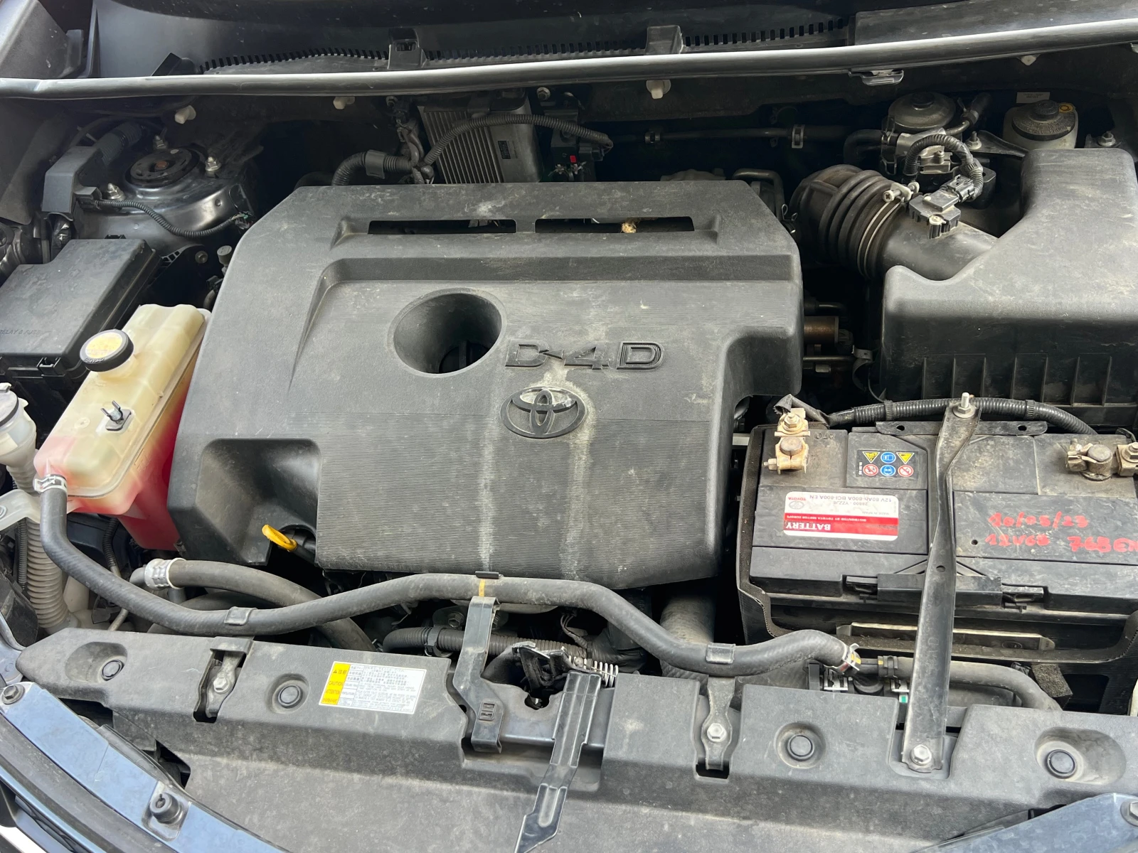 Toyota Rav4 2.2D-4D-LOUNGE-FULL SERVICE TOYOTA-KATO HOB!, снимка 16 - Автомобили и джипове - 54234916