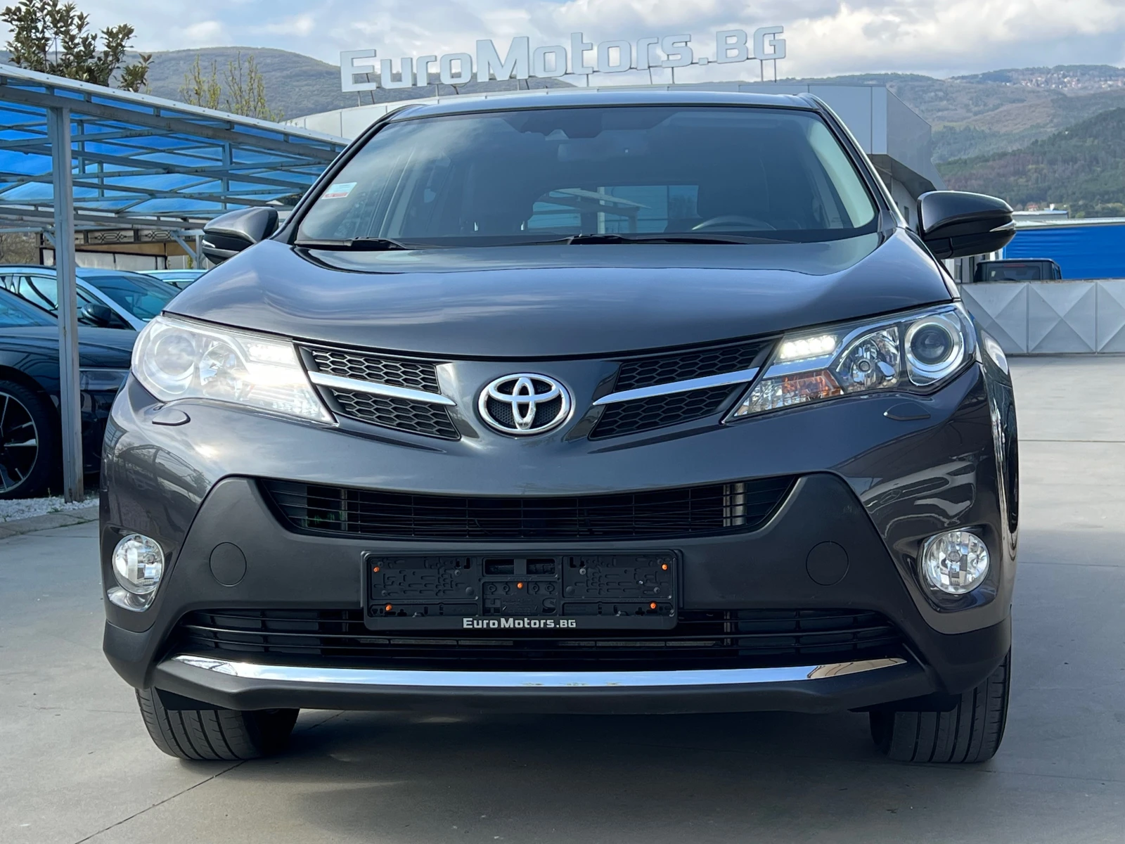 Toyota Rav4 2.2D-4D-LOUNGE-FULL SERVICE TOYOTA-KATO HOB!, снимка 2 - Автомобили и джипове - 54234916