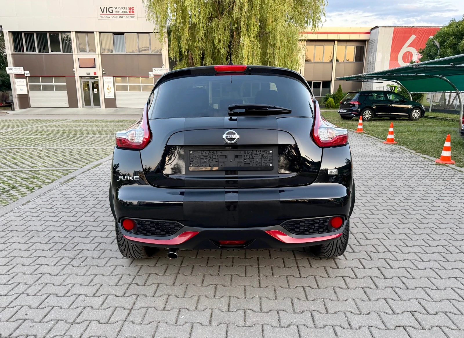 Nissan Juke 1.6Т * НАВИ * 360 камера * КОЖА * РЪЧНИ СКОРОСТИ *, снимка 4 - Автомобили и джипове - 55217718