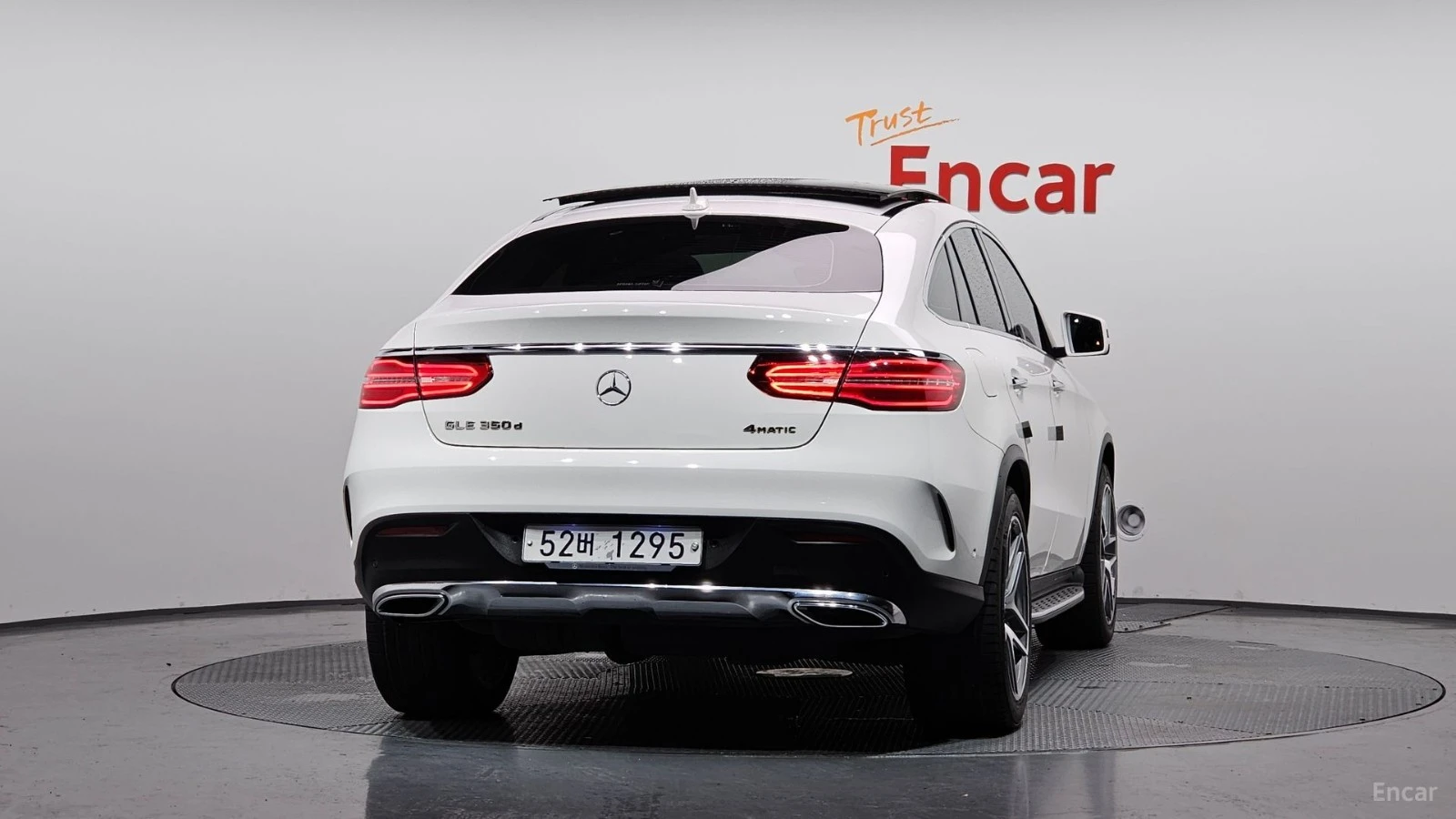 Mercedes-Benz GLE 350d 4MATIC COUPE* МОНИТОРИ* КОЖА* НАВИ* ПАНО, снимка 4 - Автомобили и джипове - 55596401