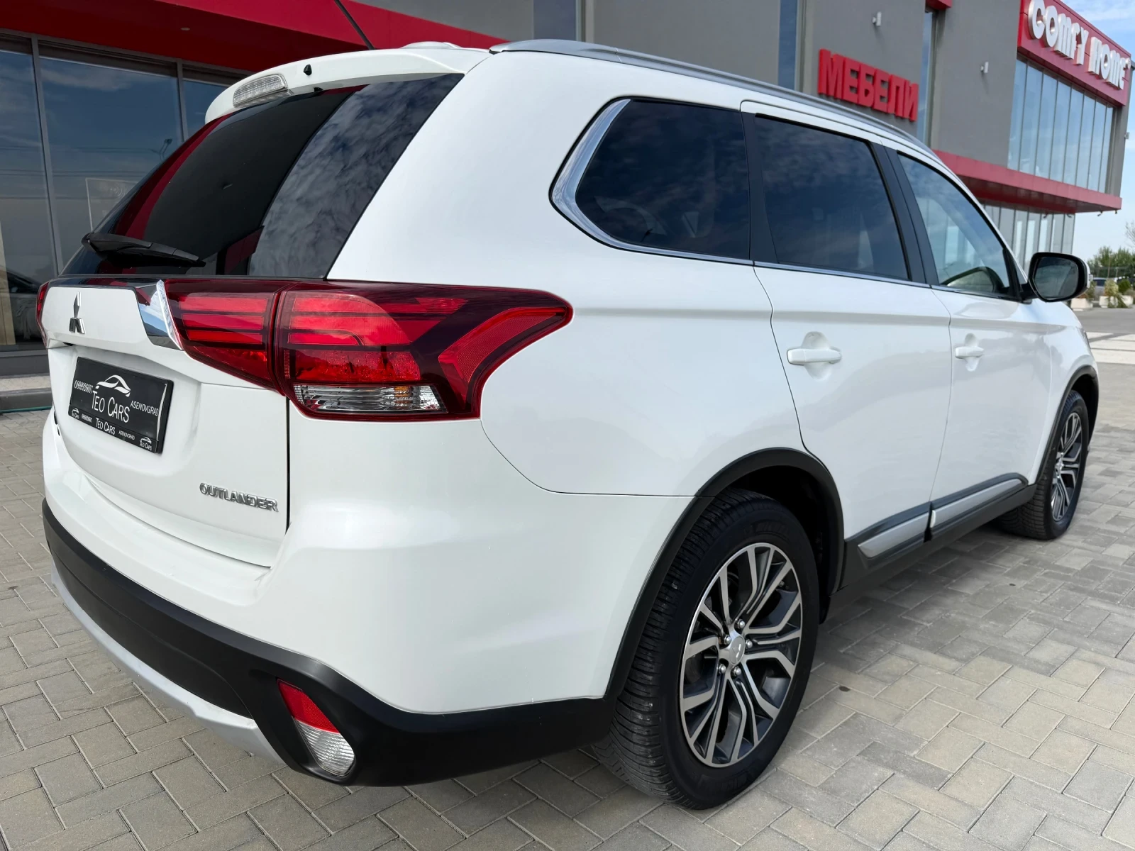 Mitsubishi Outlander 2.2 DI-D FULL 6+ 1 / 4X4 / KOJA / NAVI / CAMERA, снимка 7 - Автомобили и джипове - 56141063