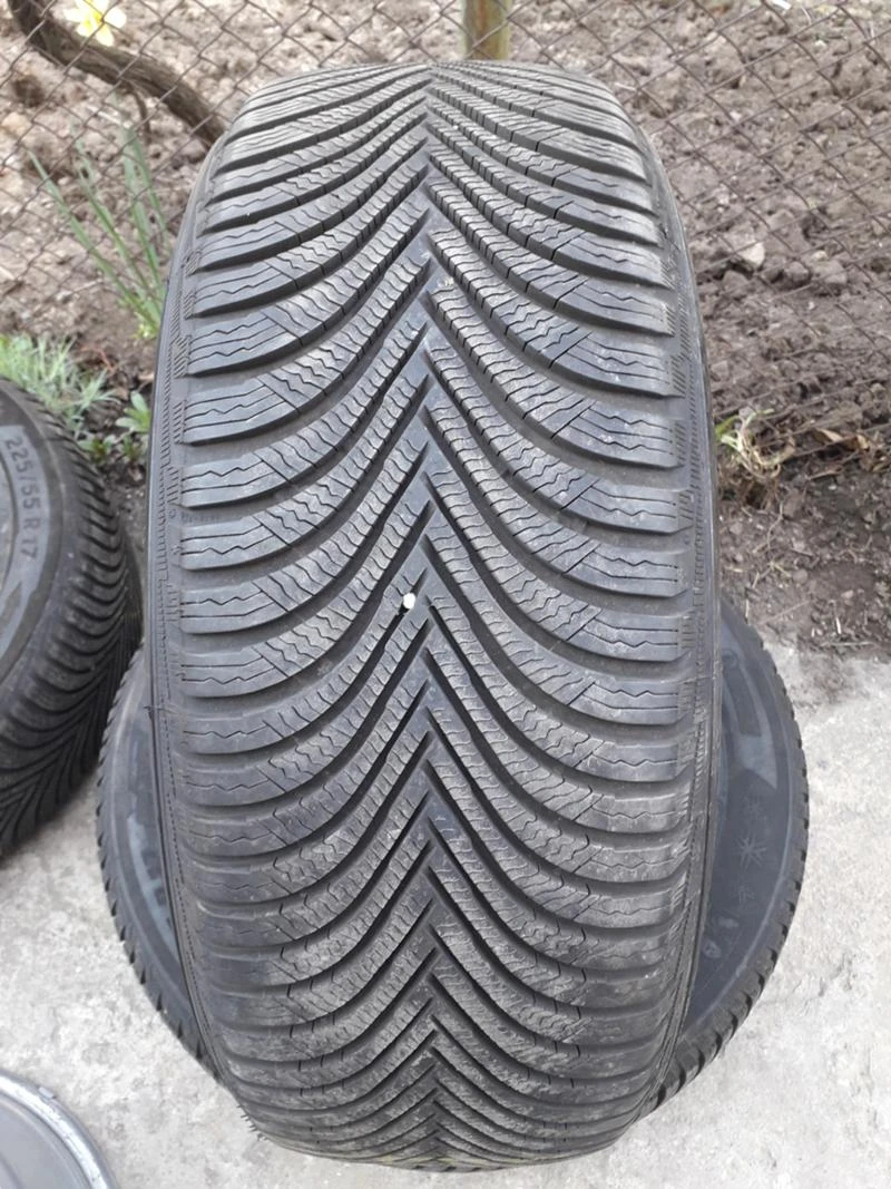 Гуми Зимни 225/55R17, снимка 1 - Гуми и джанти - 24980849