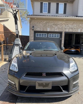 Nissan Gt-r Black Edition * * НАПРАВЕНИ ДВИГАТЕЛ И КУТИЯ * * 