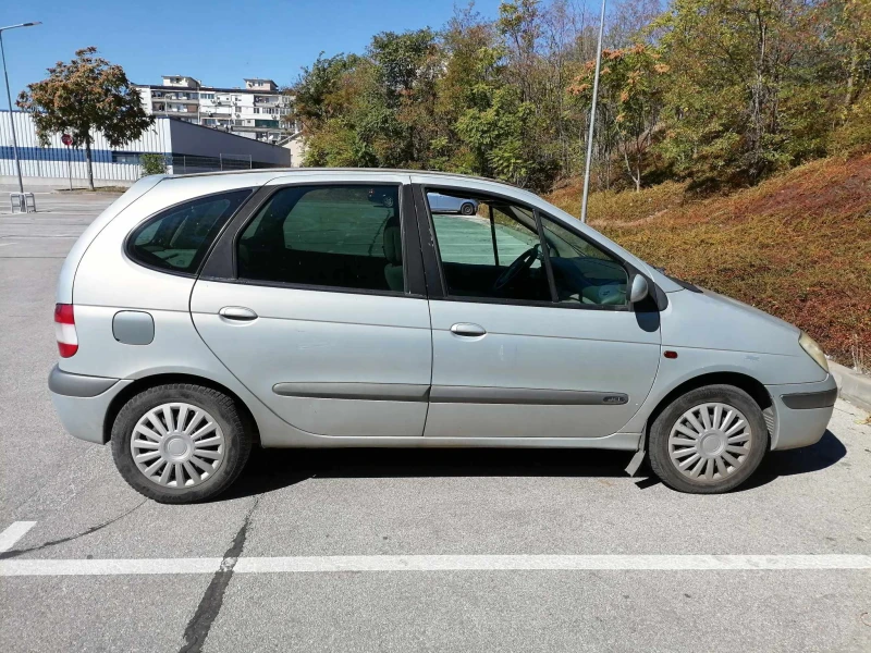 Renault Scenic DCI, снимка 3 - Автомобили и джипове - 47441432