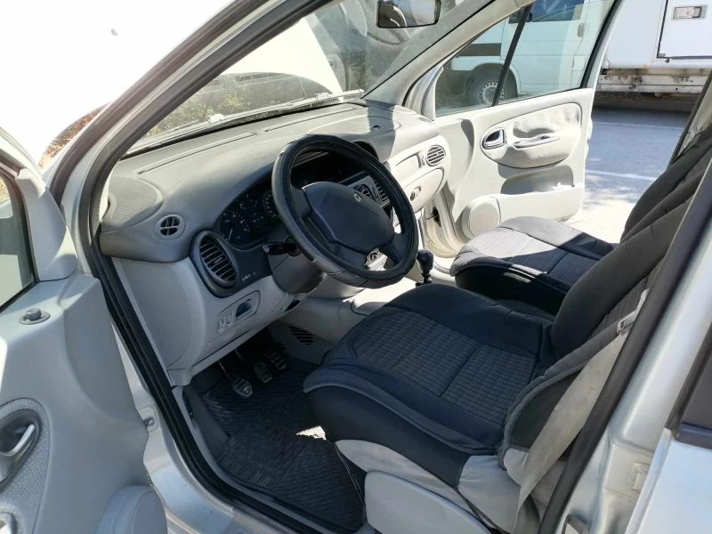 Renault Scenic DCI, снимка 6 - Автомобили и джипове - 47441432