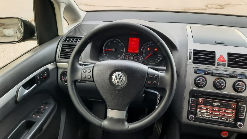 VW Touran 2.0TDI HIGHLINE 6+ 1, снимка 12 - Автомобили и джипове - 49438855