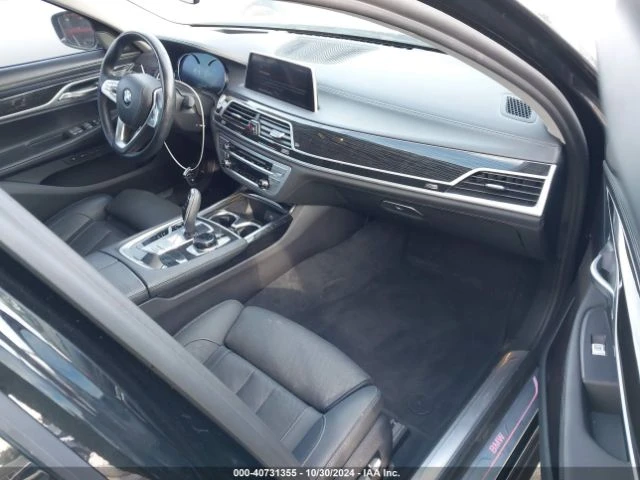 BMW 740 Individual* Keyless* HUD* Масаж* 360* , снимка 10 - Автомобили и джипове - 48643295