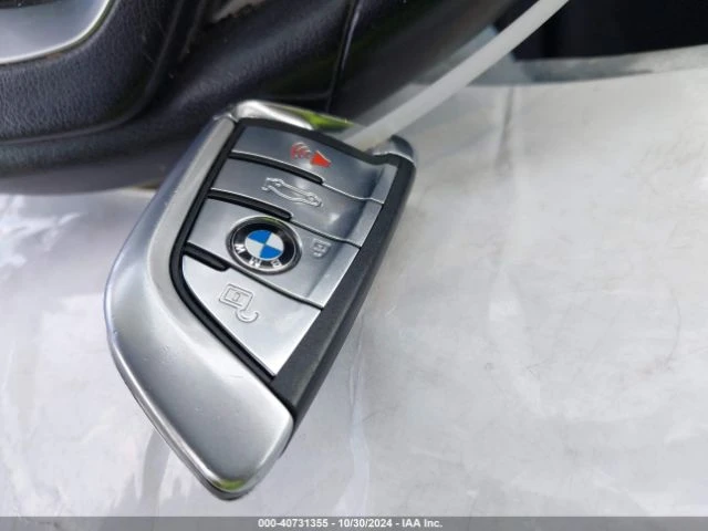 BMW 740 Individual* Keyless* HUD* Масаж* 360* , снимка 13 - Автомобили и джипове - 48643295