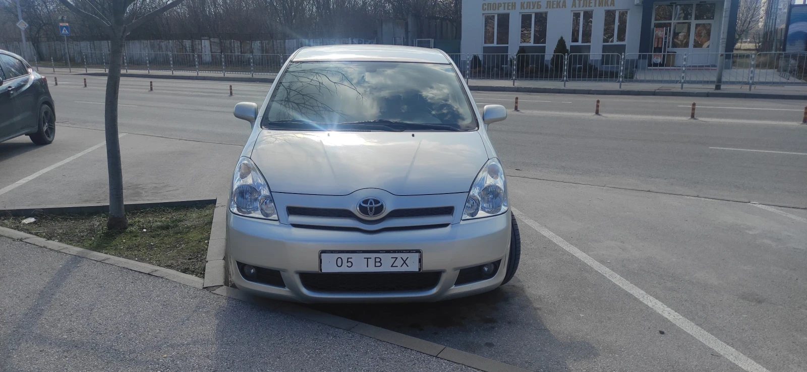 Toyota Corolla verso 2, 2 D-CAT 5местна - изображение 2