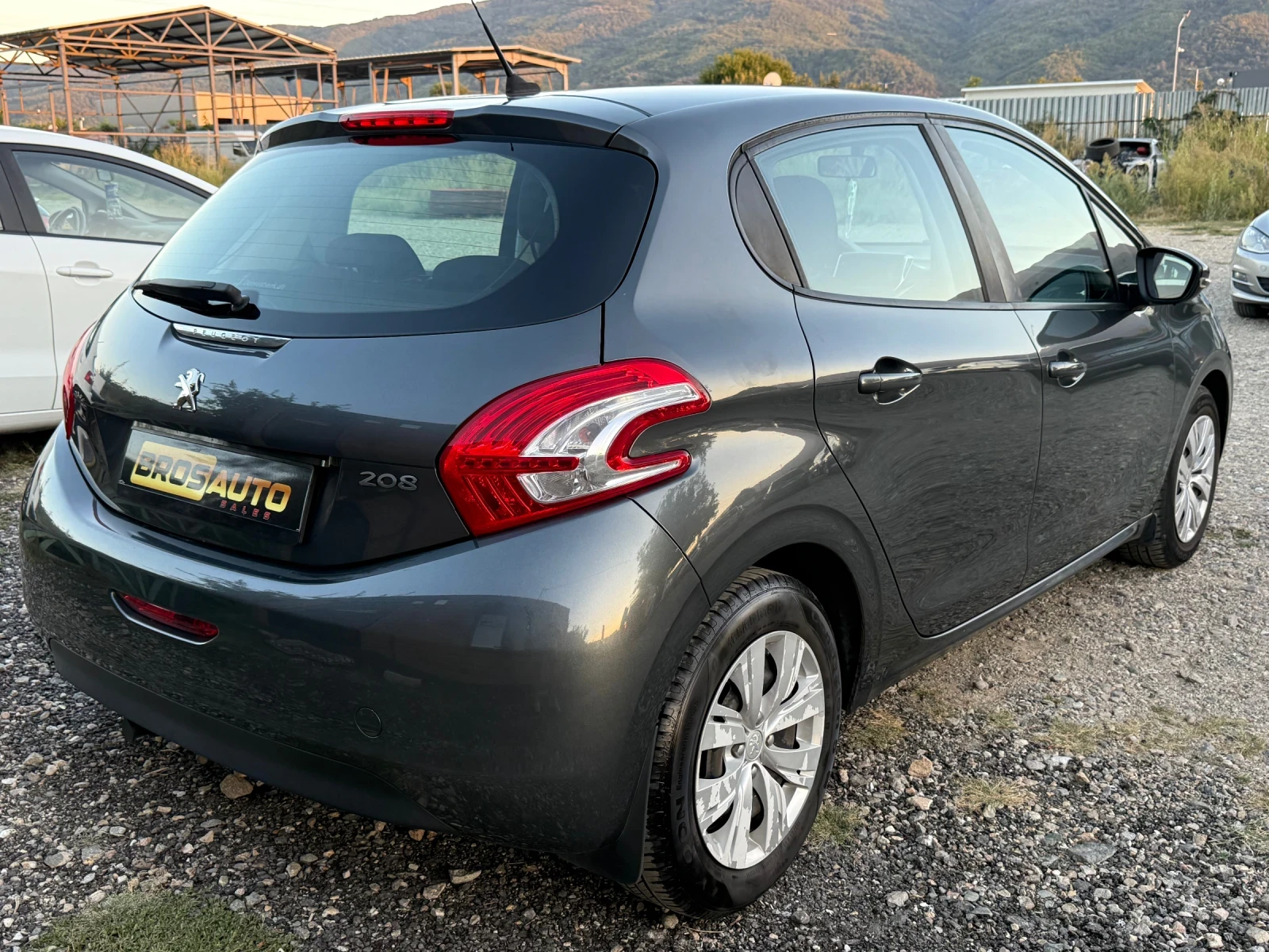 Peugeot 208  - изображение 5