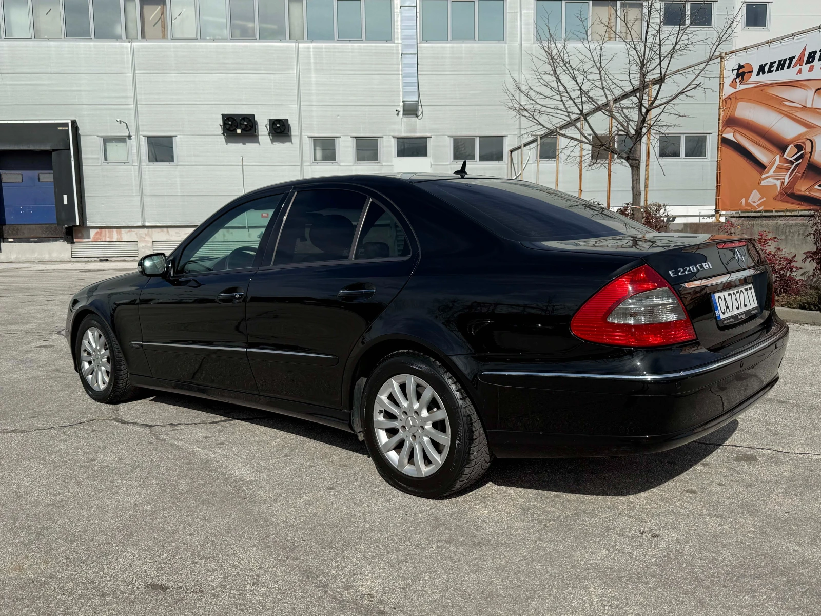 Mercedes-Benz E 220 CDI, снимка 3 - Автомобили и джипове - 53816386