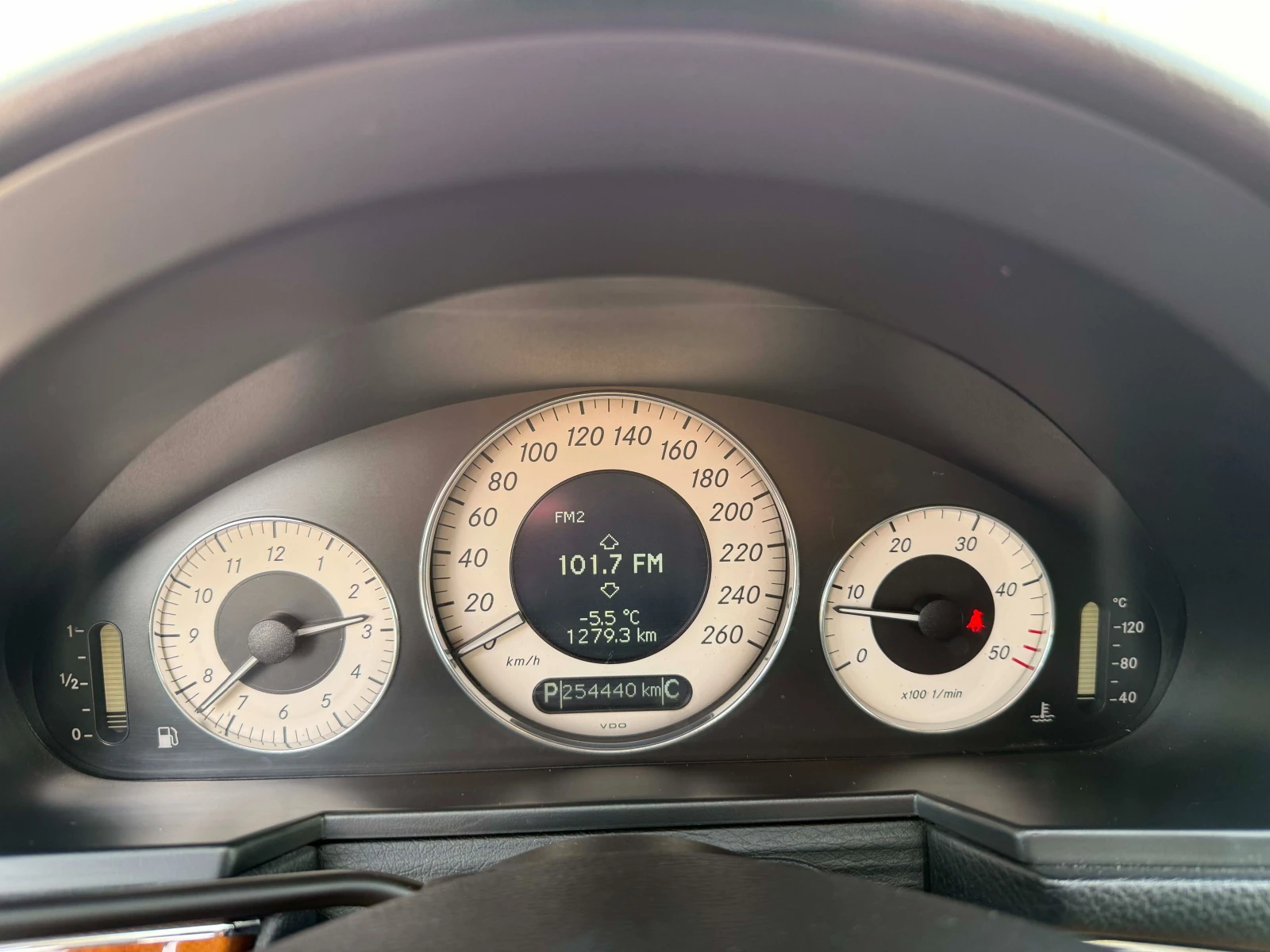 Mercedes-Benz E 220 CDI, снимка 15 - Автомобили и джипове - 53816386