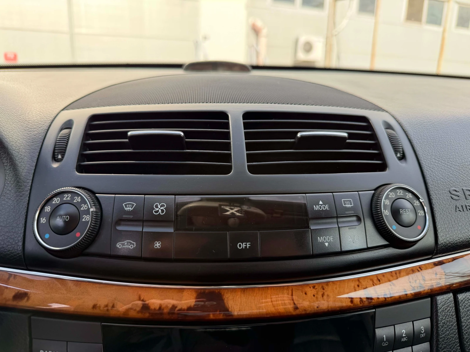 Mercedes-Benz E 220 CDI, снимка 13 - Автомобили и джипове - 53816386