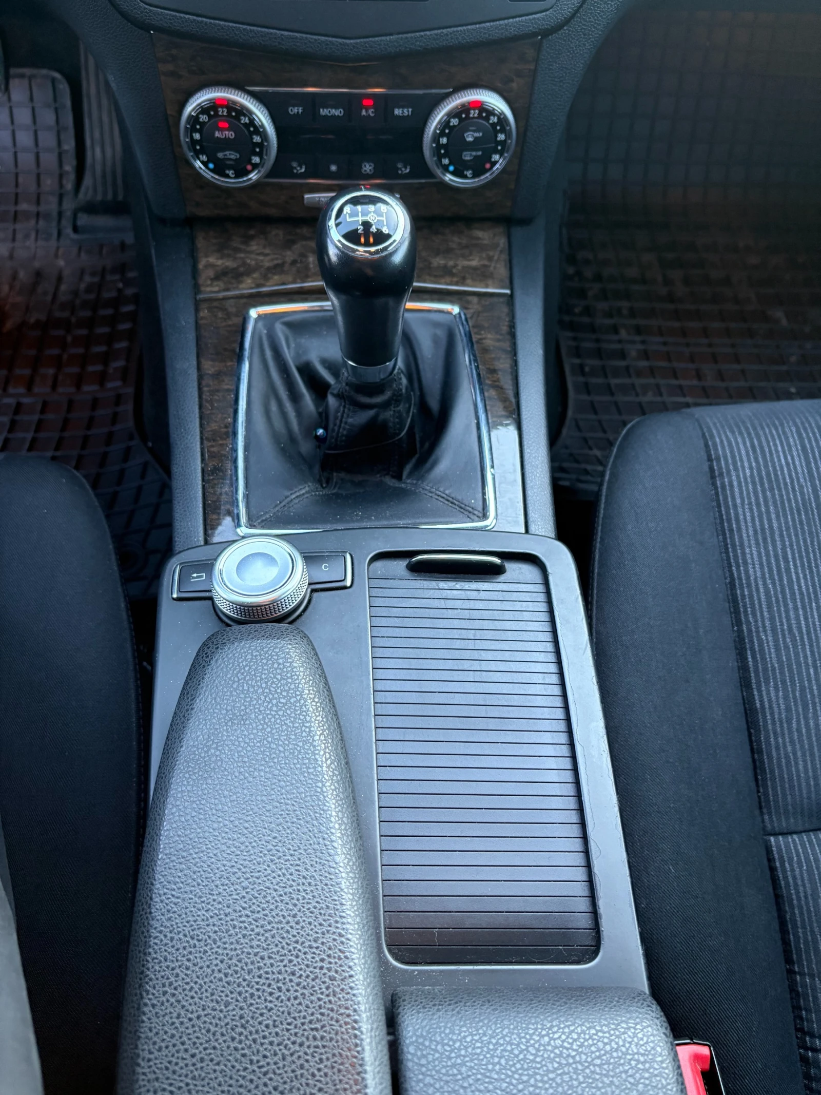 Mercedes-Benz C 220, снимка 15 - Автомобили и джипове - 53890070