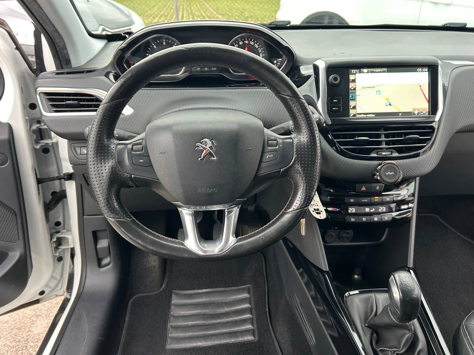 Peugeot 2008 1.6 eHDI, снимка 10 - Автомобили и джипове - 53942649