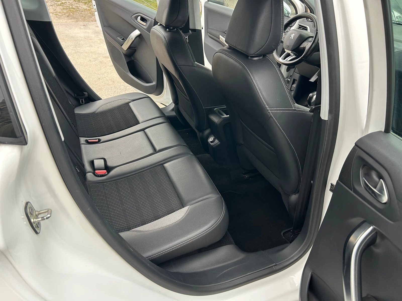 Peugeot 2008 1.6 eHDI, снимка 17 - Автомобили и джипове - 53942649